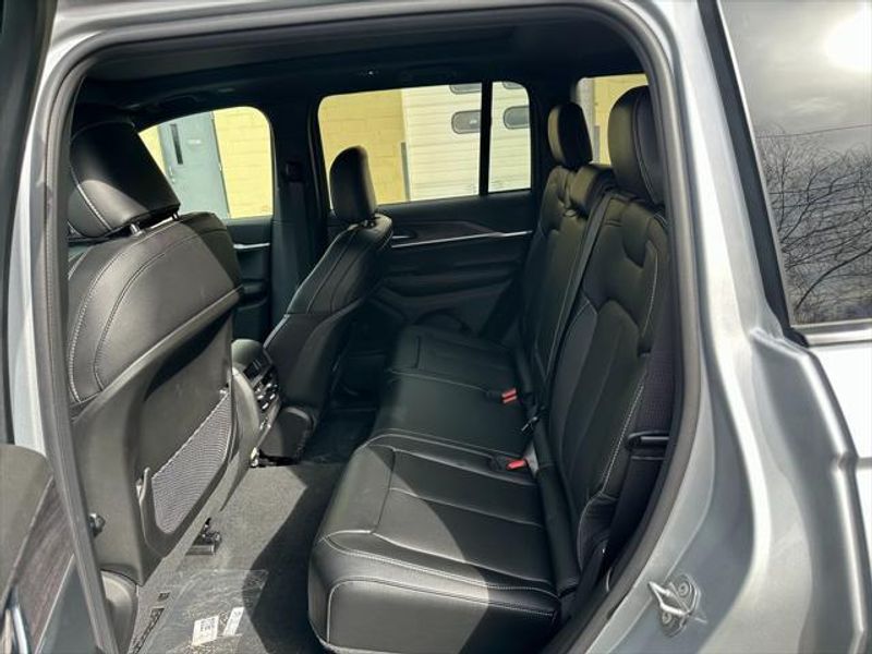 2025 Jeep Grand Cherokee Limited 4x4Image 13