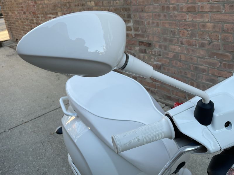 2022 Vespa Primavera 50 Blanco  Image 12