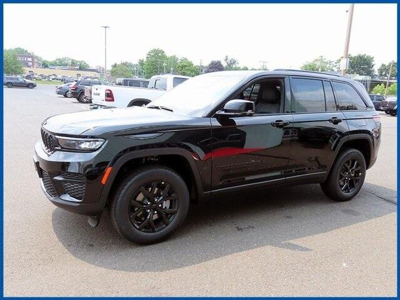 2025 Jeep Grand Cherokee Image 1