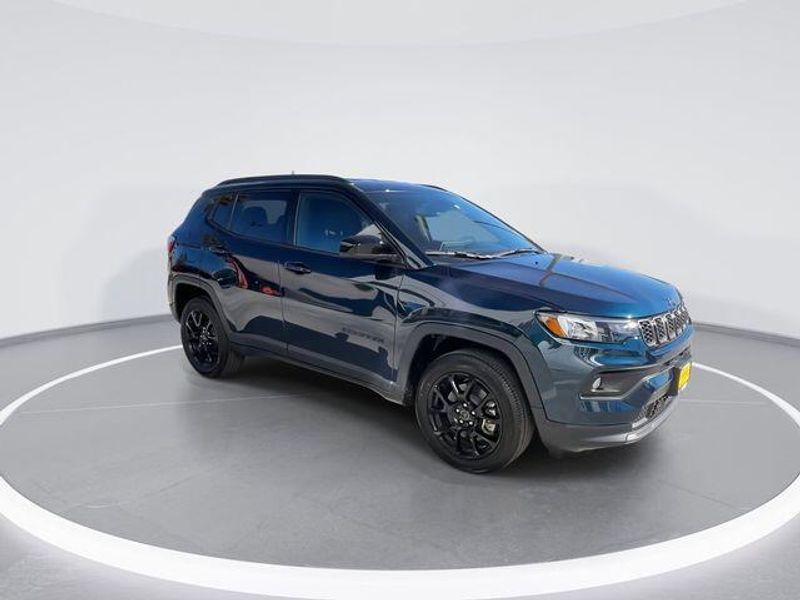 New 2026 Jeep Compass Latitude Altitude 4x4Image 2