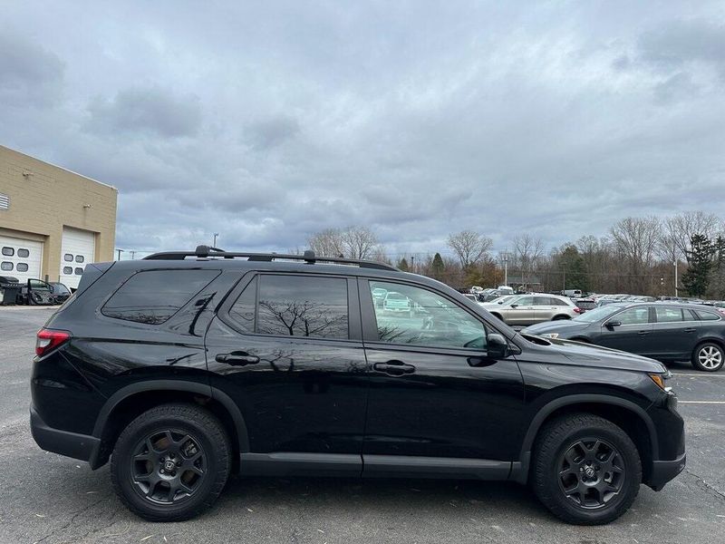 2024 Honda Pilot TrailSport photo 3