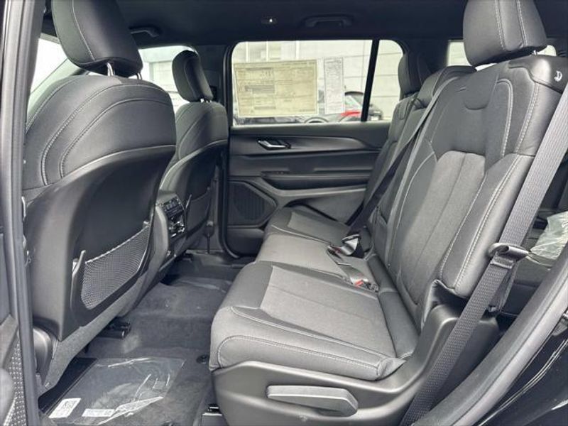 New 2026 Jeep Grand Cherokee L Laredo 4x2