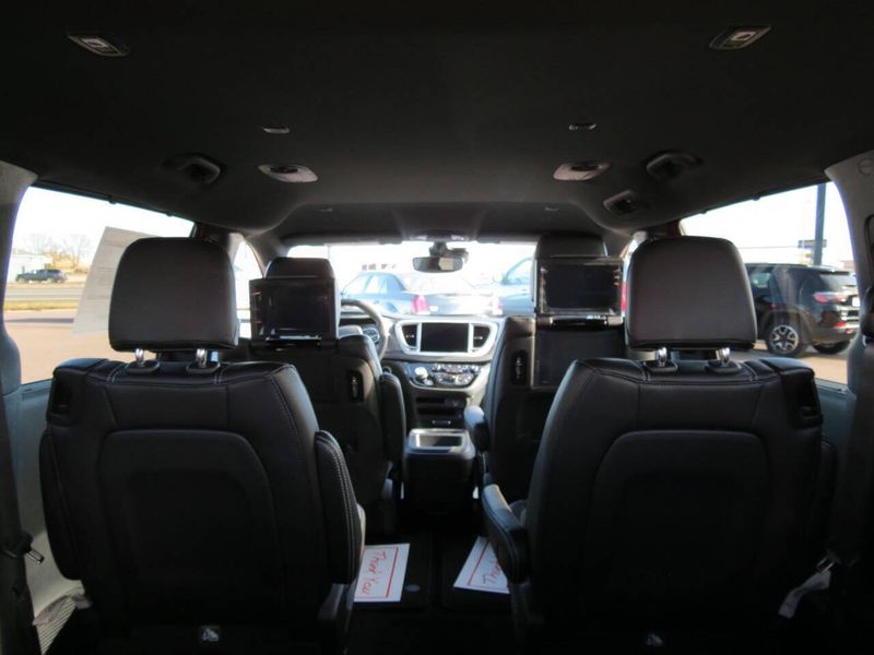 New 2026 Chrysler Pacifica Select AwdImage 19