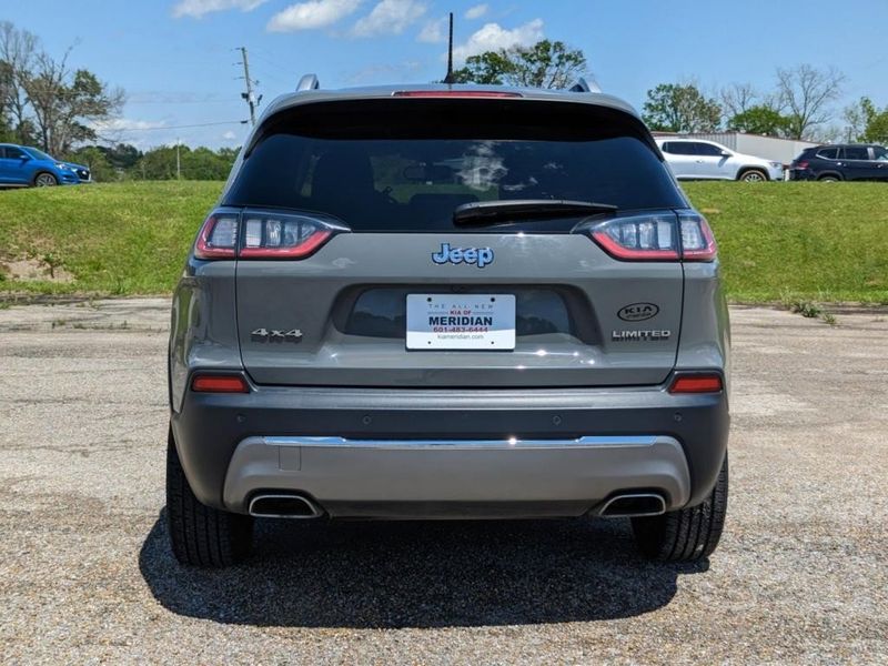2020 Jeep Cherokee Limited in a GRAY exterior color. Johnson Dodge 601-693-6343 pixelmotiondemo.com 