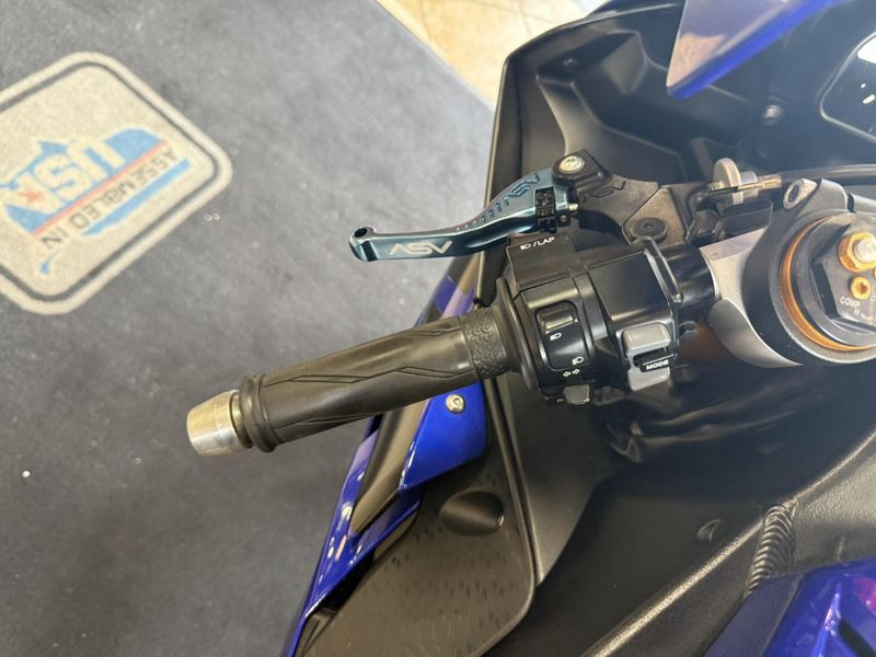 Used 2018 Yamaha YZF-R1 Image 3