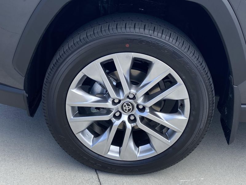 2025 Toyota RAV4 XLE PremiumImage 8