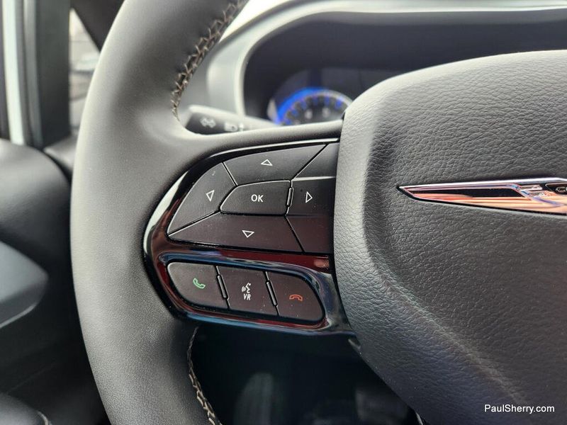 Used 2024 Chrysler Pacifica Touring