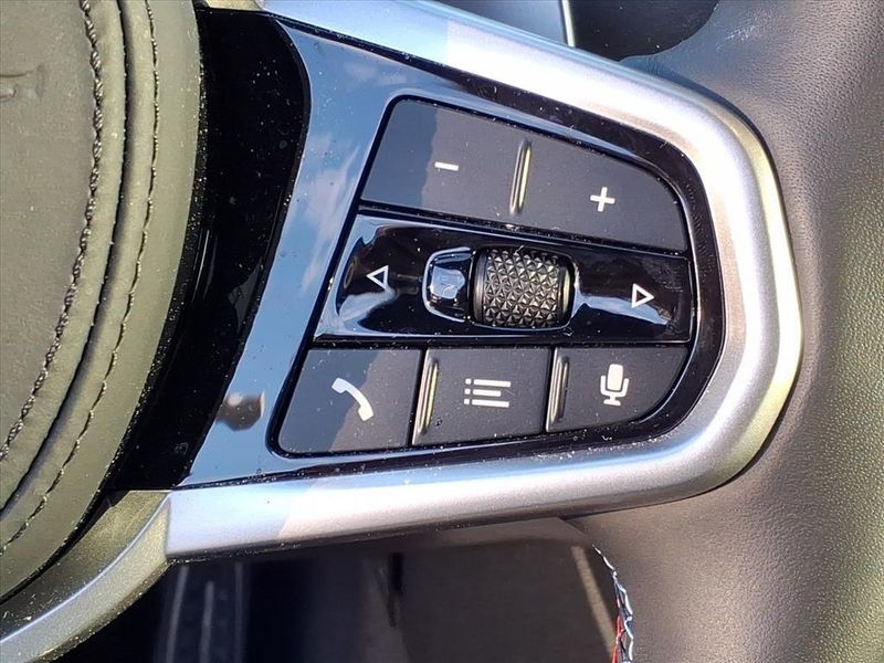 Used 2025 BMW M3 CompetitionImage 23