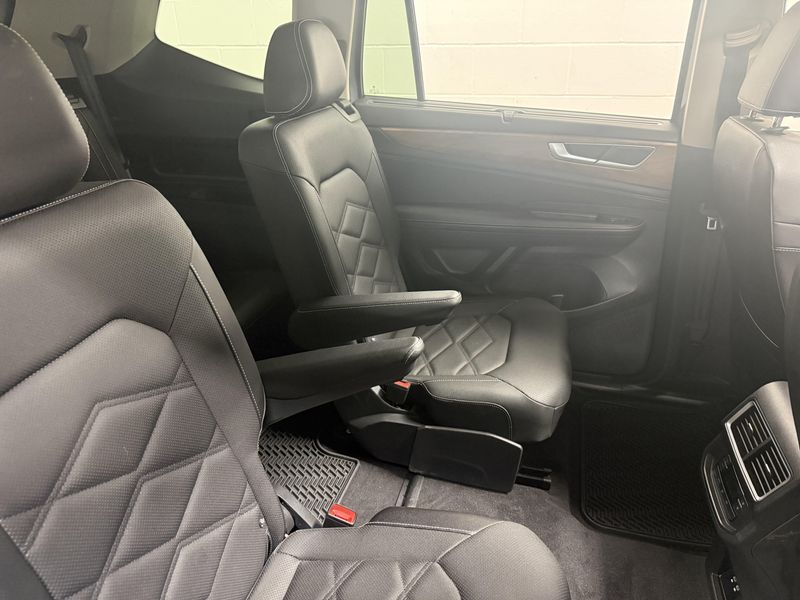 Used 2025 Volkswagen Atlas SE AWD w/Technology & SunroofImage 18