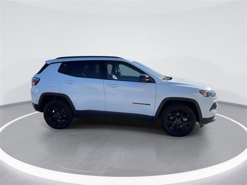 New 2026 Jeep Compass Latitude Altitude 4x4Image 9