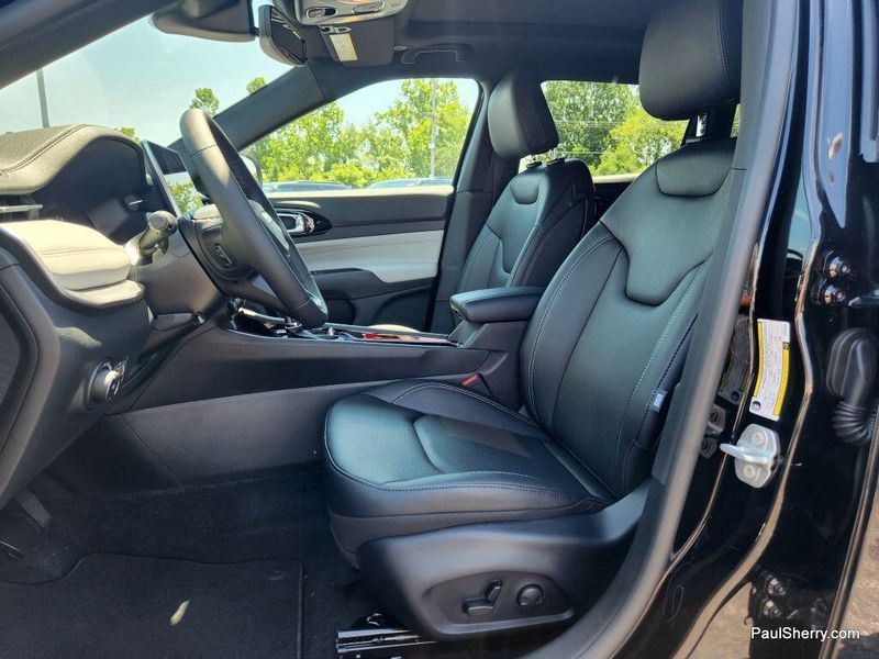 New 2025 Jeep Compass Limited 4x4Image 25