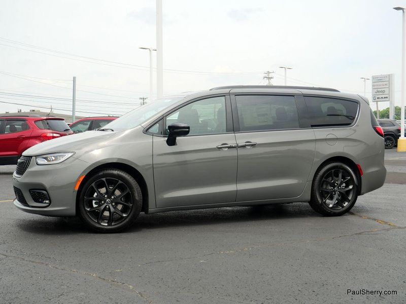 New 2025 Chrysler Pacifica LimitedImage 8
