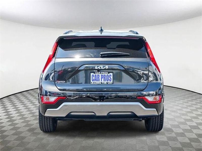 Used 2024 Kia Niro EX TouringImage 7