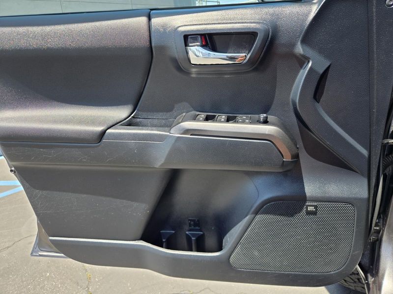 Used 2019 Toyota Tacoma TRD Off Road Double Cab 6' Bed V6 AT (Natl)