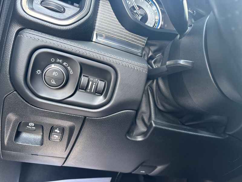 Used 2020 RAM 1500 LimitedImage 21