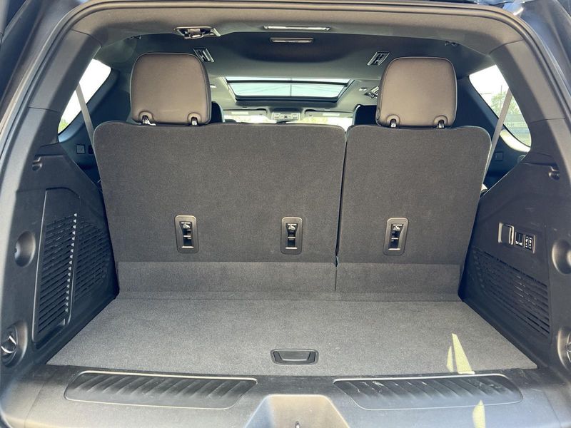 2023 Gmc Yukon SLT photo 45