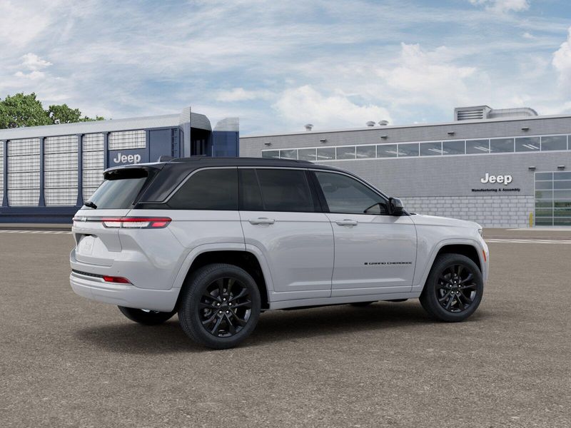New 2026 Jeep Grand Cherokee Limited Reserve 4x4Image 2