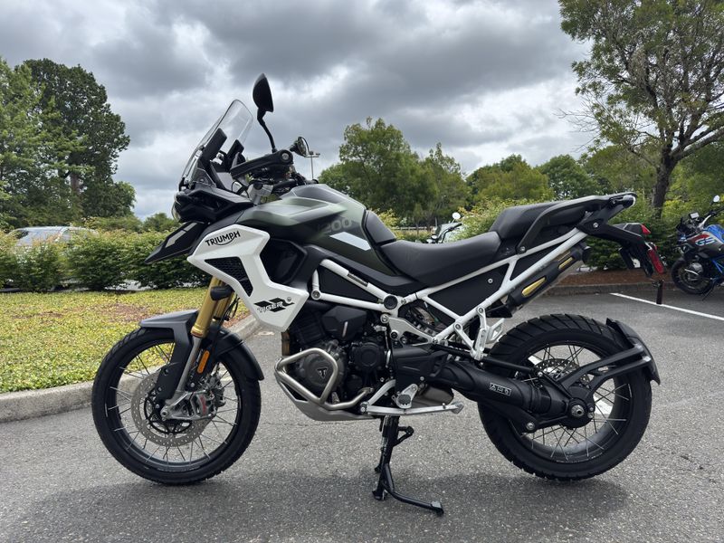 2025 Triumph Tiger 1200 Rally Pro - MATTE KHAKI GREEN 