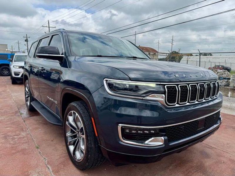 2023 Jeep Wagoneer BaseImage 3