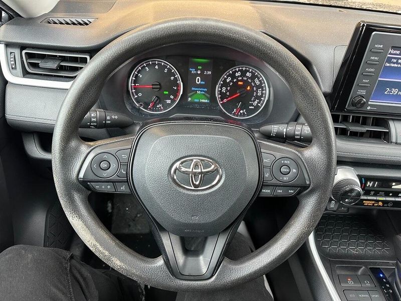 2021 Toyota RAV4 XLEImage 2