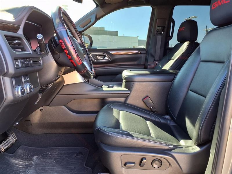 Used 2022 GMC Yukon SLEImage 13