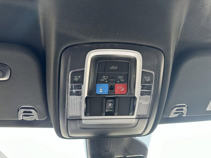 2025 RAM 1500 LaramieImage 30