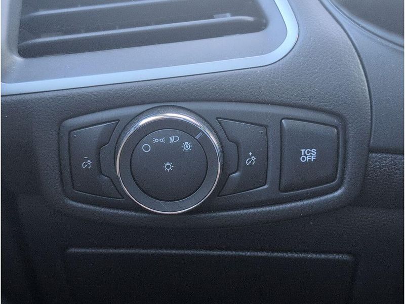 Used 2020 Ford Edge SEImage 27