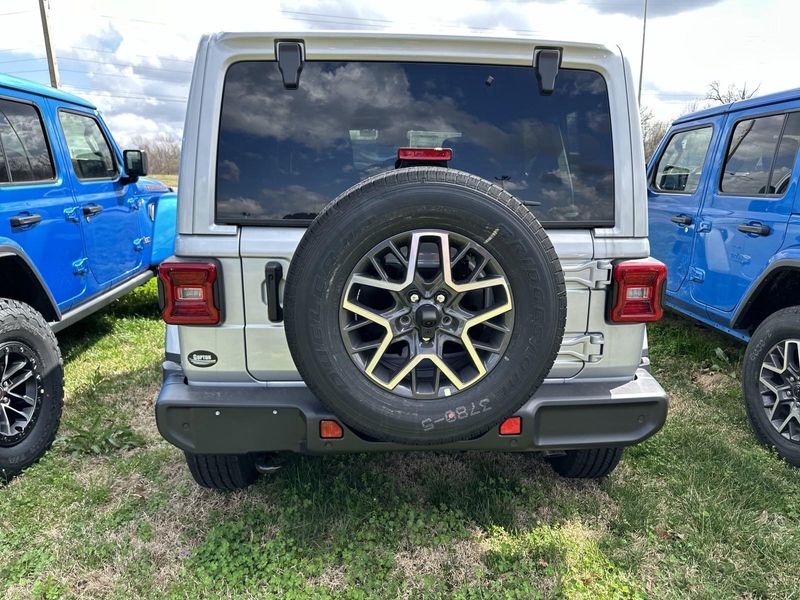 2024 Jeep Wrangler 4-door SaharaImage 8