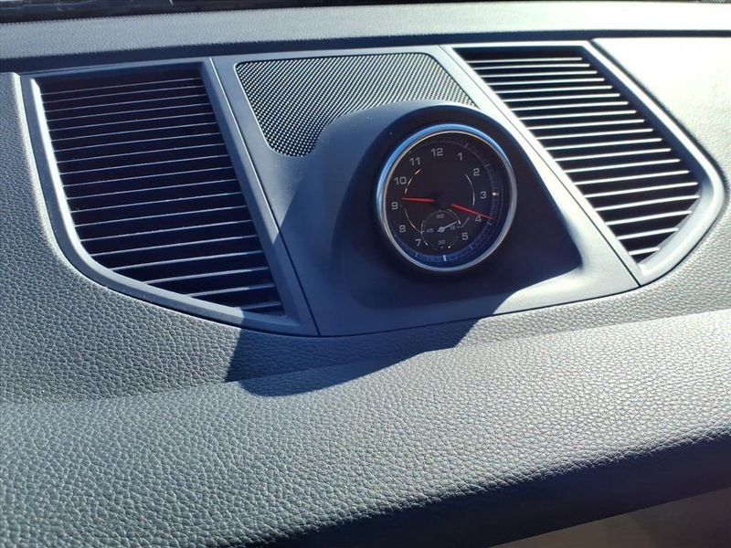 Used 2017 Porsche Macan BaseImage 26