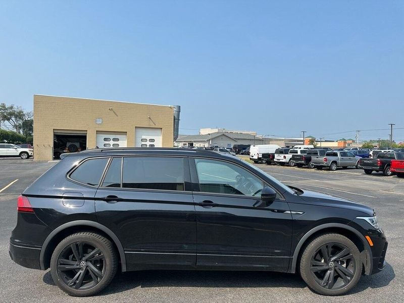 2023 Volkswagen Tiguan SE R-Line Black photo 3