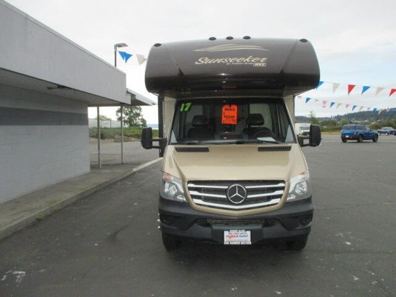 Used 2016 Mercedes-Benz Sprinter 3500 Chassis Image 4