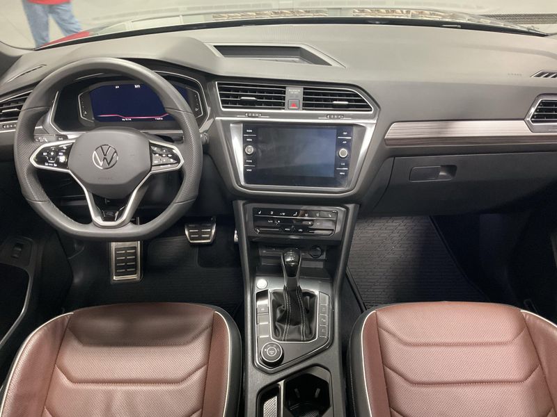 Used 2024 Volkswagen Tiguan AWD SEL R-Line w/Sunroof/NavImage 13