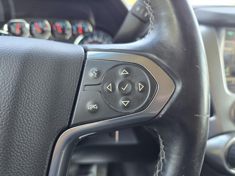 2015 Chevrolet Suburban 1500 LT photo 15