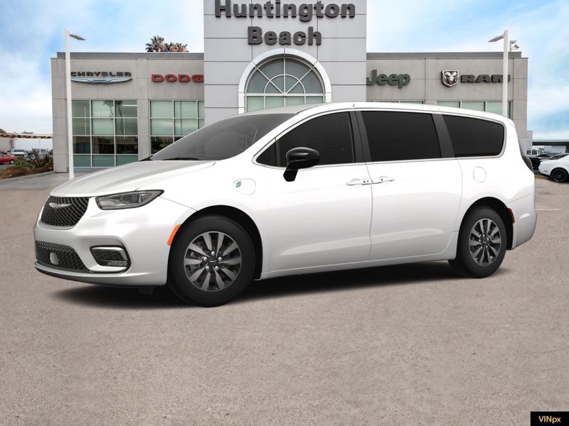 2025 Chrysler Pacifica Hybrid SelectImage 2