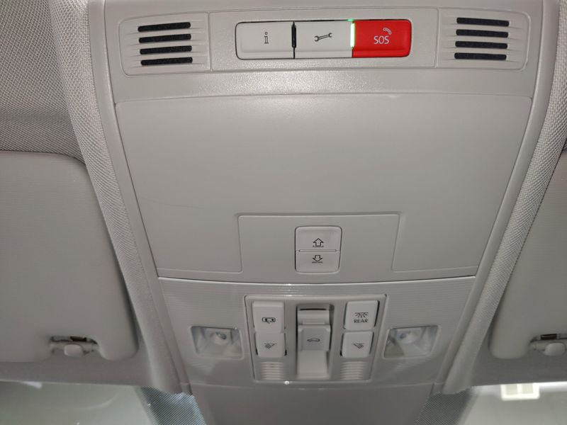 Used 2024 Volkswagen Tiguan SE AWD w/SunroofImage 25