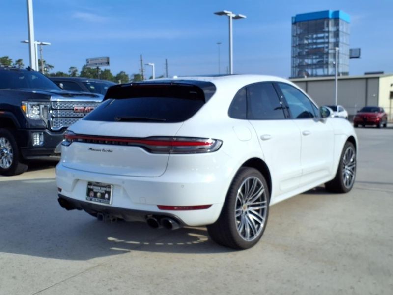 2021 Porsche Macan TurboImage 2