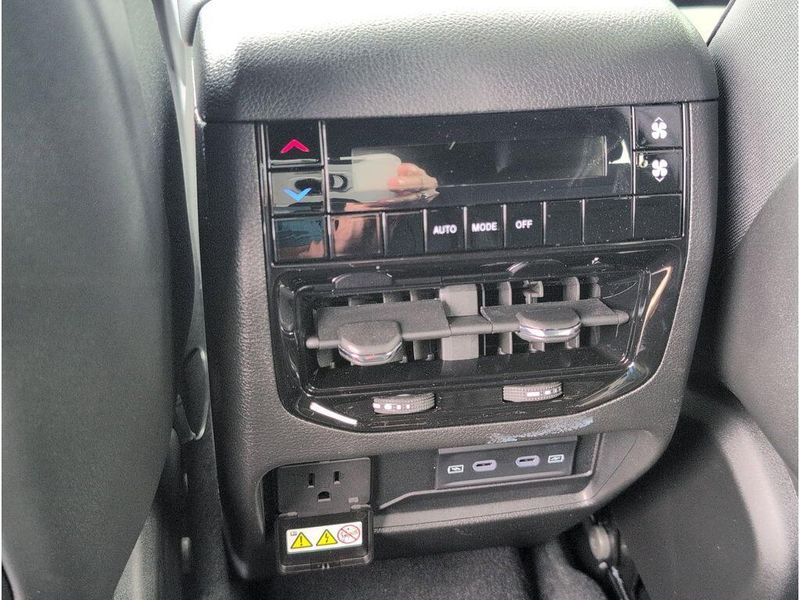 New 2026 Jeep Grand Cherokee L Laredo Altitude 4x4Image 34