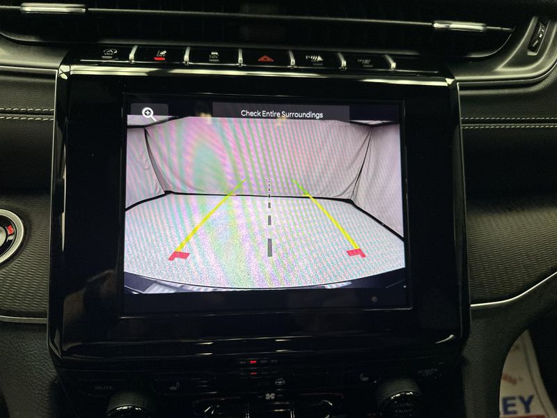 Used 2025 Jeep Grand Cherokee Altitude XImage 11