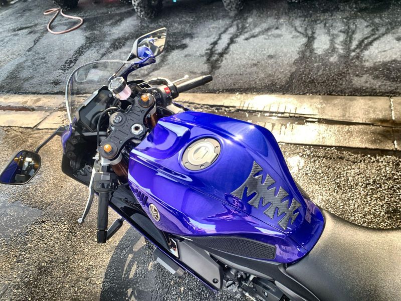 Used 2025 Yamaha YZF-R7 CA Image 17
