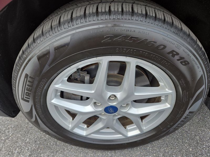 2022 Ford Edge SEL photo 12