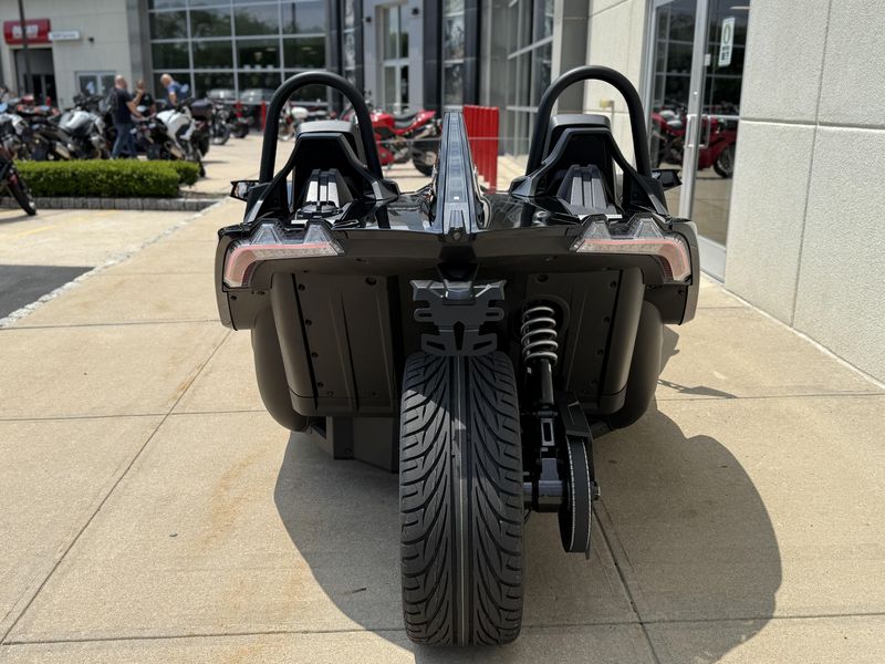2025 Polaris SLINGSHOT SL MANUALImage 5