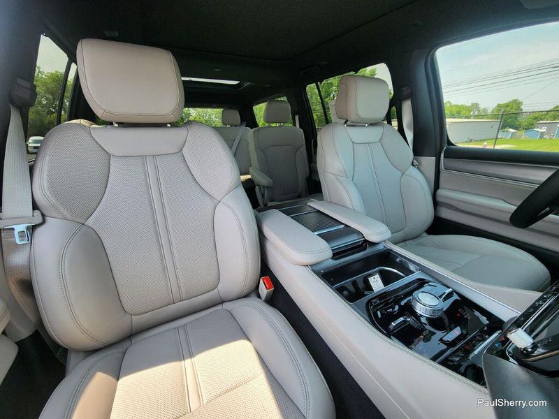 2025 Jeep Wagoneer Series Iii 4x4Image 30