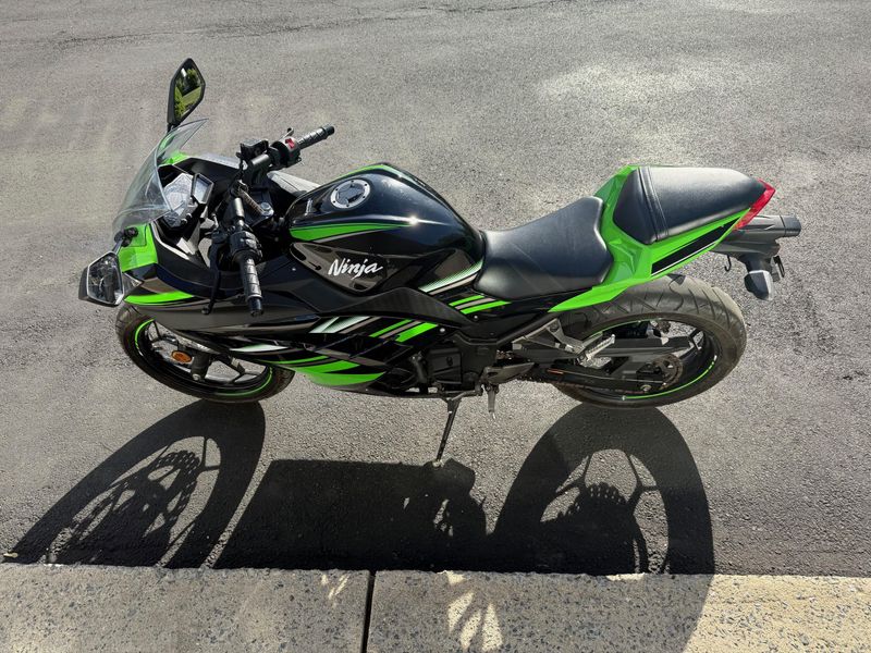 2016 Kawasaki Ninja 300Image 2