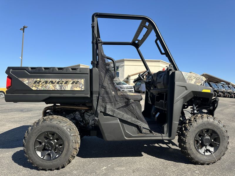 2025 POLARIS RANGER CREW SP 570 PREMIUM SAND DUNE in a SAND DUNE exterior color. Family PowerSports (877) 886-1997 familypowersports.com 