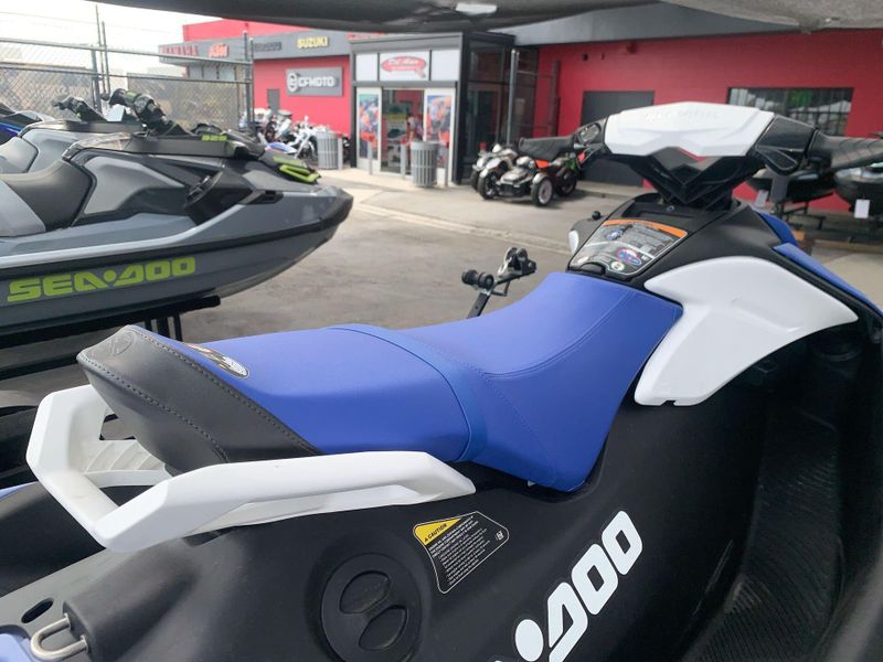 New 2025 Sea-Doo SPARK FOR 2 90 CONVENIENCE PACKAGE (SOUND SYSTEM) Image 12