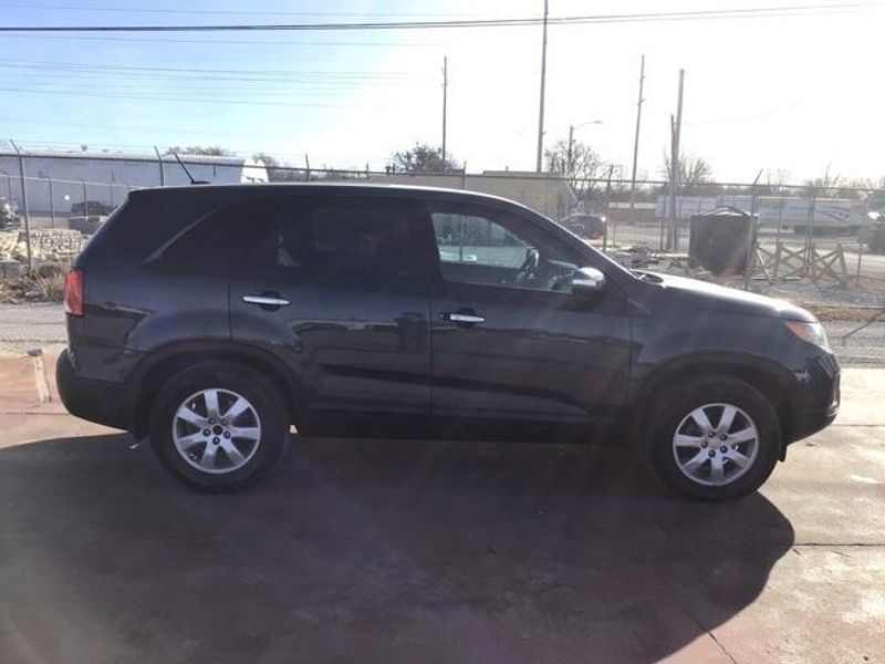 2011 Kia Sorento LXImage 3