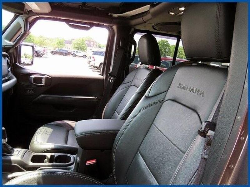 Used 2022 Jeep Wrangler Unlimited SaharaImage 14