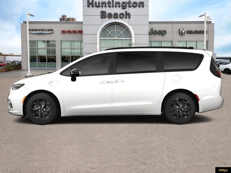 2025 Chrysler Pacifica Hybrid Select Premium SImage 3