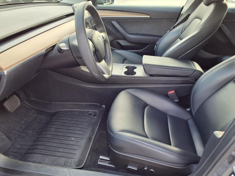 Used 2023 Tesla Model 3 BaseImage 16