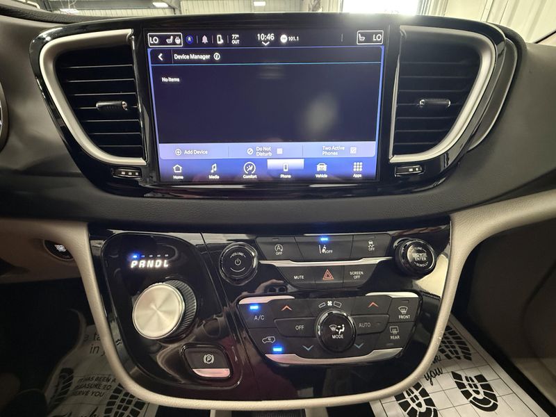 Used 2022 Chrysler Pacifica Touring LImage 28